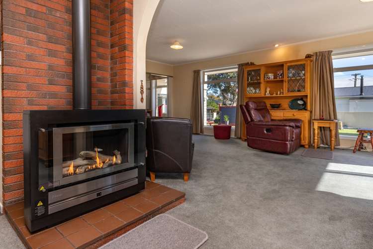 120 Coulson Road Paroa_11