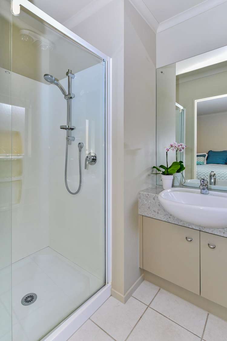 20 Croftview Road Wattle Downs_16