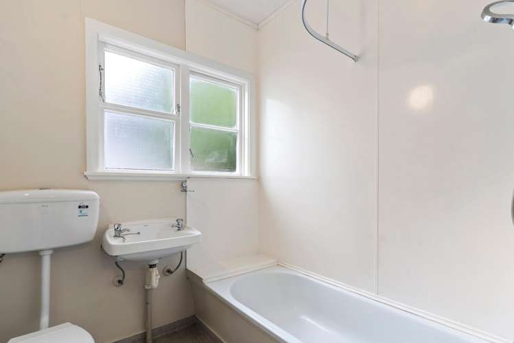 77 Kurahaupo Street Orakei_11