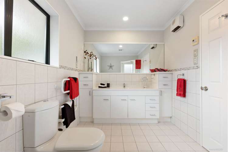 302 Hill Road The Gardens_8