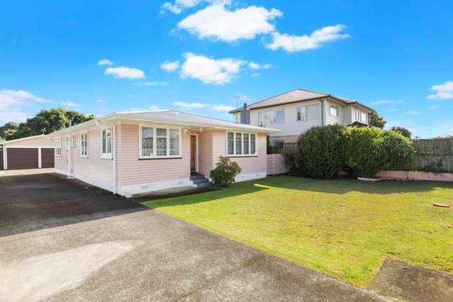 Huge Potential on 809m² (MOL)