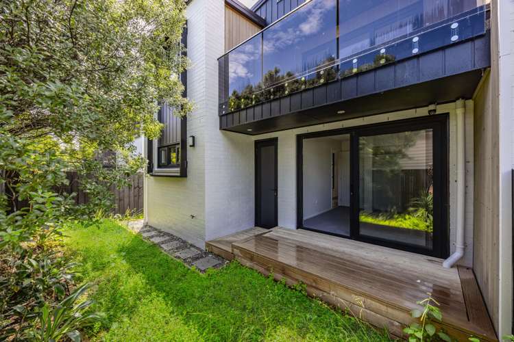 14 Kaaramuramu Lane Mangere Bridge_11