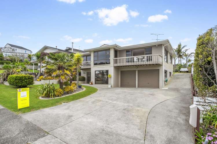 8 Paisley Street Mellons Bay_18