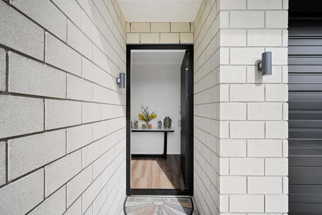 2/10 Bourn Heath Drive Rototuna_1