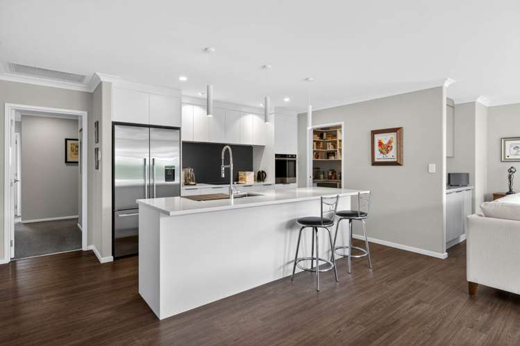 19 Charlotte Drive_4