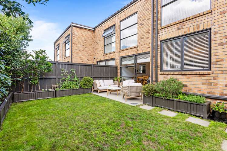 53 Scoria Crescent Stonefields_11