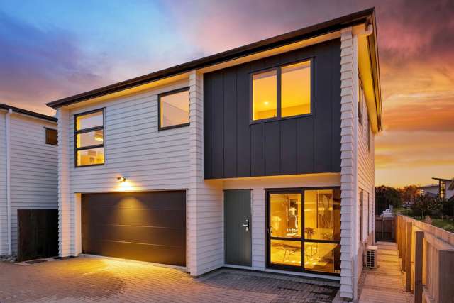 Double Garage & Extra Parking, Title/CCC Issued.