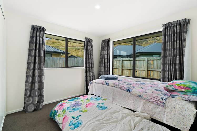 48 Myles Way Lower Shotover_8