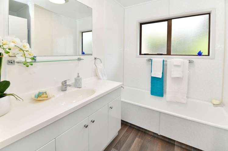 8 Waiora Road Stanmore Bay_17