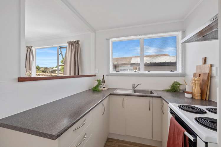 8 Childers Road Ranui_11