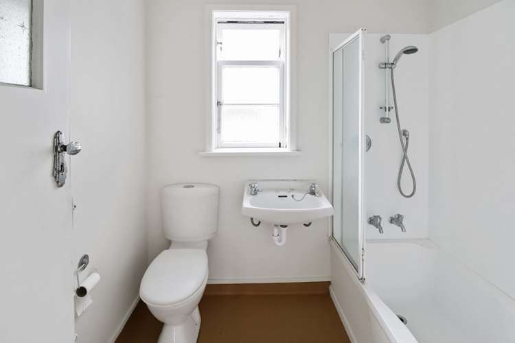 63-65G Whites Line East 1378_7