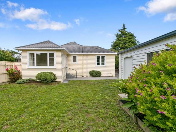8 Faulke Avenue Wainuiomata_16
