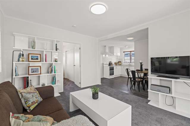 2/13 Salisbury Road Birkdale_1