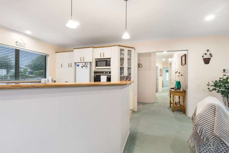 55 Basley Road Owhata_11