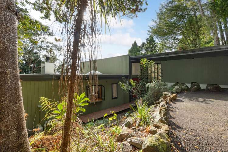 900 West Coast Road Waiatarua_26