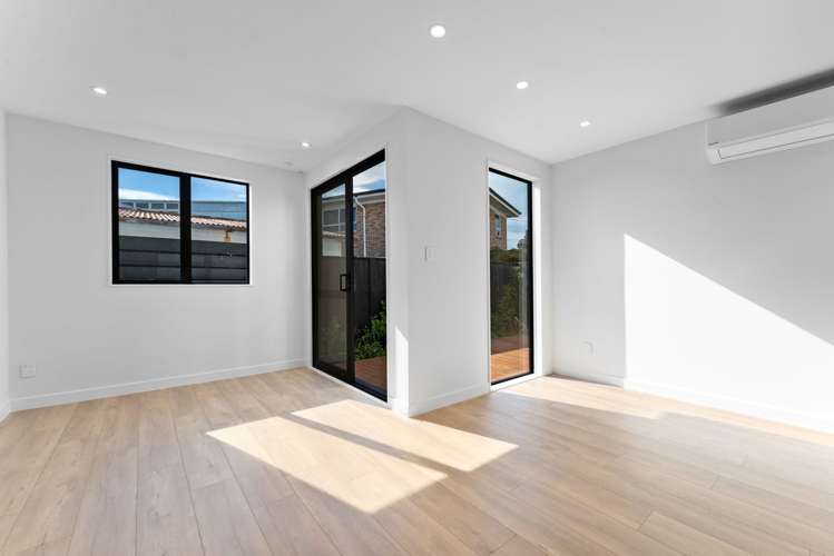 8D Rowan Terrace Te Atatu South_8