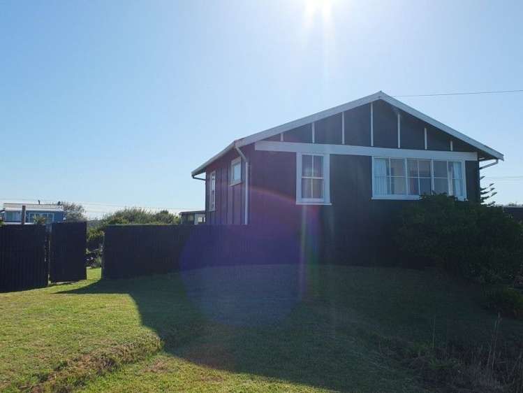 3 Perreau Avenue Foxton Beach_25