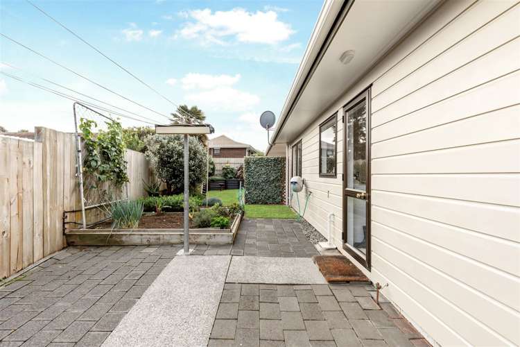 2/6 Pinewood Grove Botany Downs_17