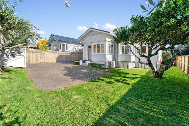 42 Woodward Road Mount Albert_37