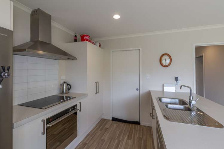 41 Farnborough Way Rolleston_1