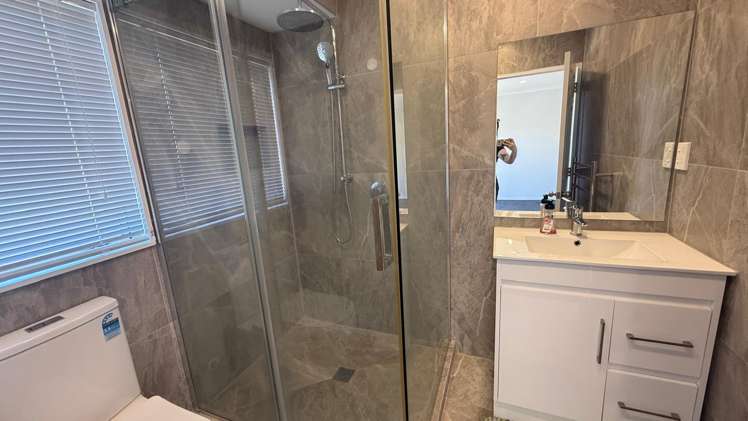 186 Botany Rd Botany Downs_17