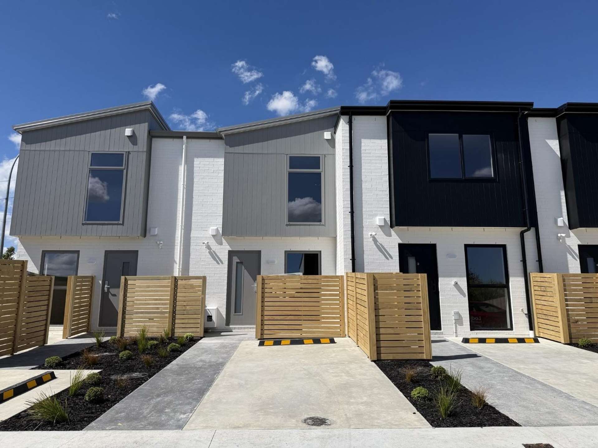2/50 Forest Lake Road 1066_0