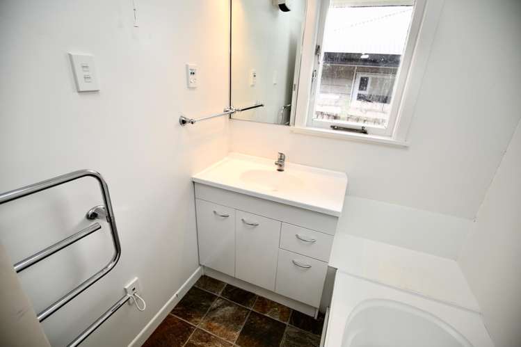 192 Fox Street Hamilton East_8