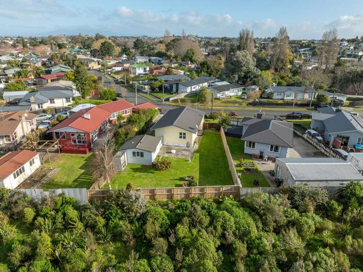 24 Frederick Drive Dinsdale_1