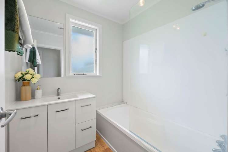 1/339 Wairau Road Totara Vale_11