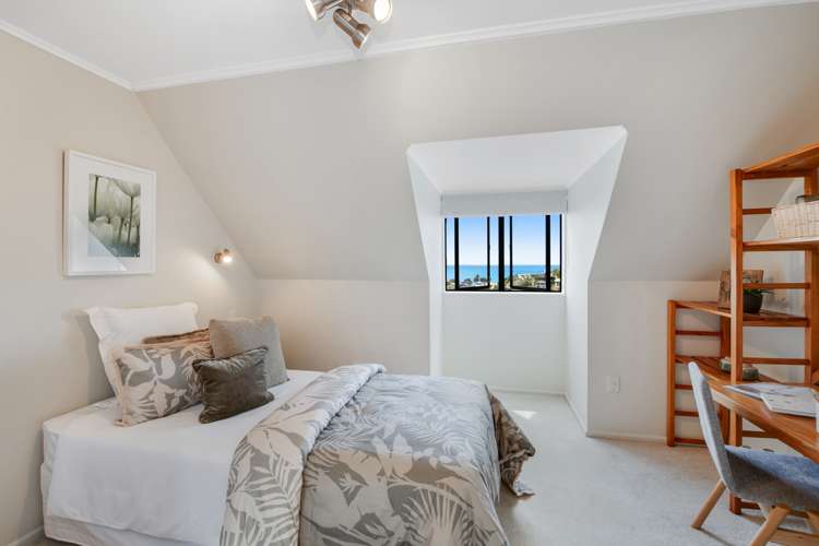 15 Higham Ferrers Place Red Beach_15