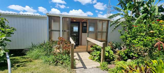 Cute & Cozy 2-Bedroom Cottage in a Lovely Garden Setting
