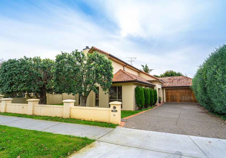 25 Oakwood Grove Eastern Beach_1