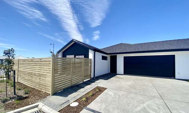 Brand new 4 bedroom home in Rolleston