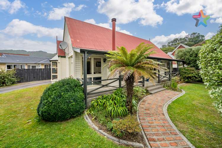 3 Mcenroe Grove Naenae_16