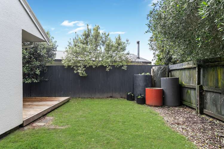 2/11 Beach Road Pahurehure_16