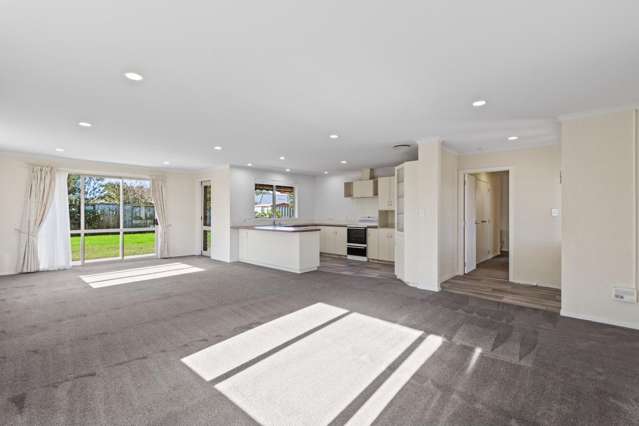 28 Oaklands Drive 11373_2