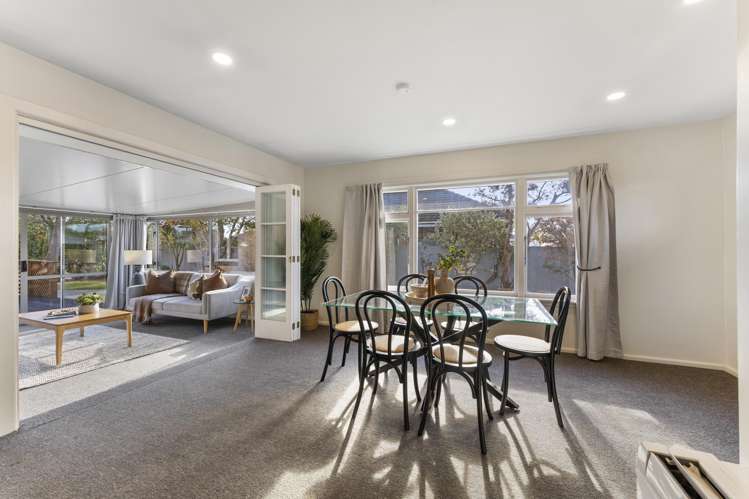 6 Bourne Crescent_4
