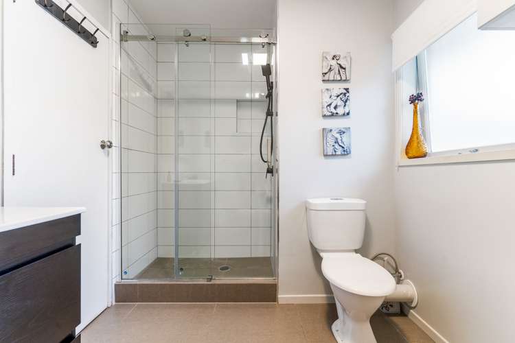 6 James Place Opaheke_16