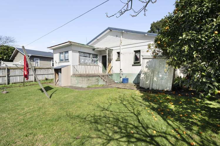 18 Sturges Avenue_4