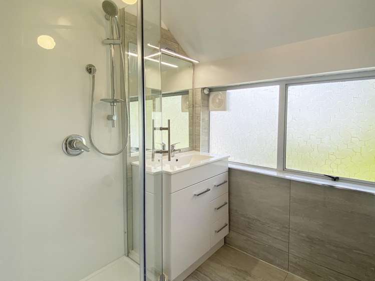 2/108 Office Road Merivale_7