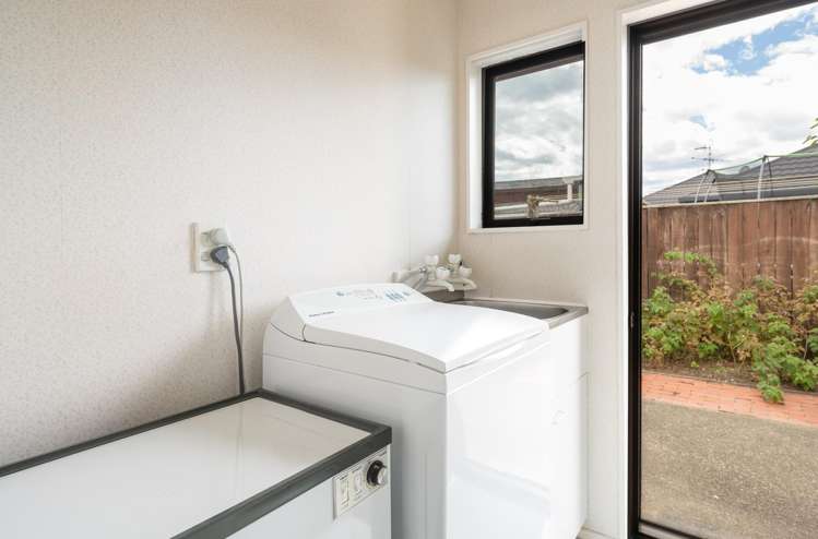 2/10 Stead Crescent Stoke_15