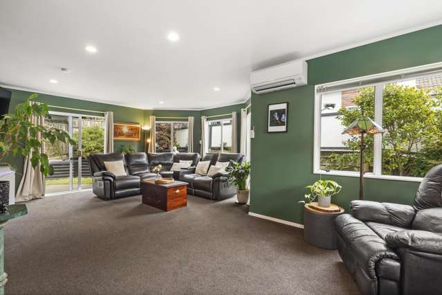 LOW-MAINTENANCE SUNNY HOME IN SOUGHT-AFTER SEATOUN