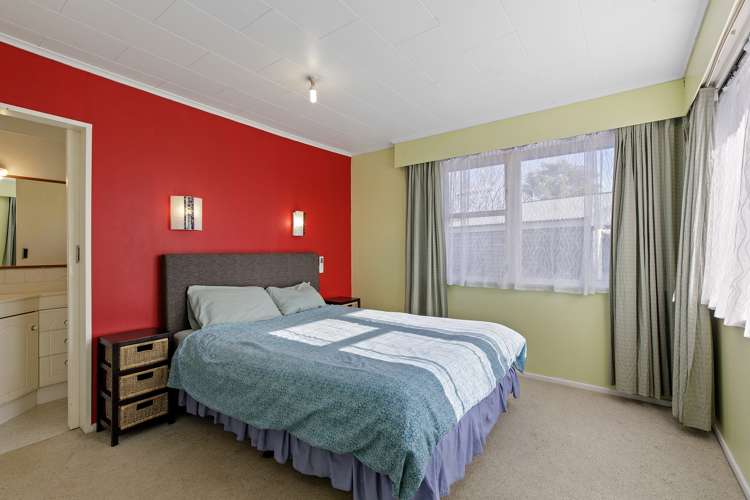 35 Dalton Grove Stokes Valley_12