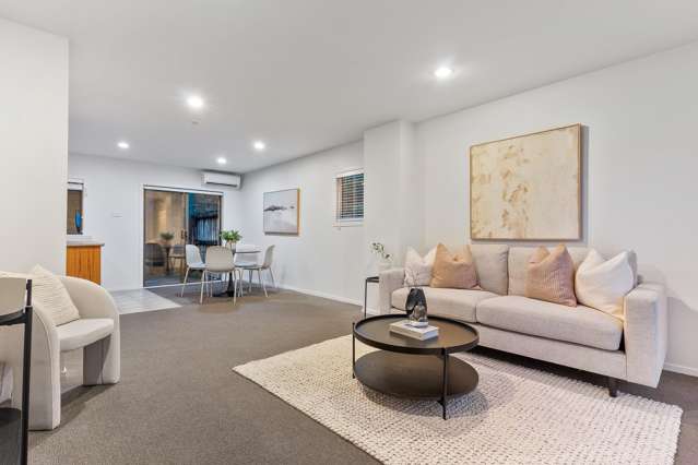 2 BEDROOMS WITH 2 ENSUITES....WOW!