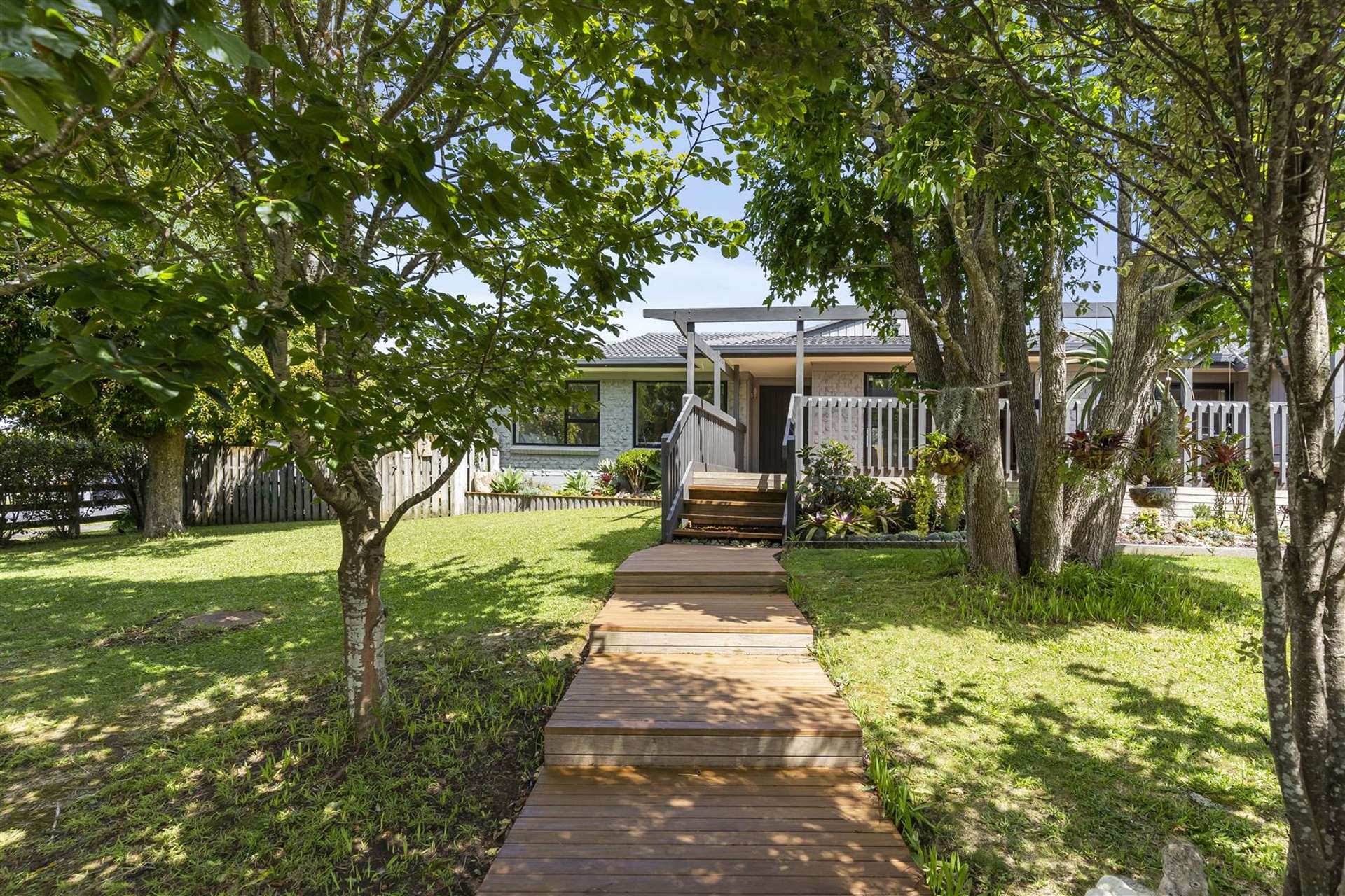 2 Towra Place Botany Downs_0