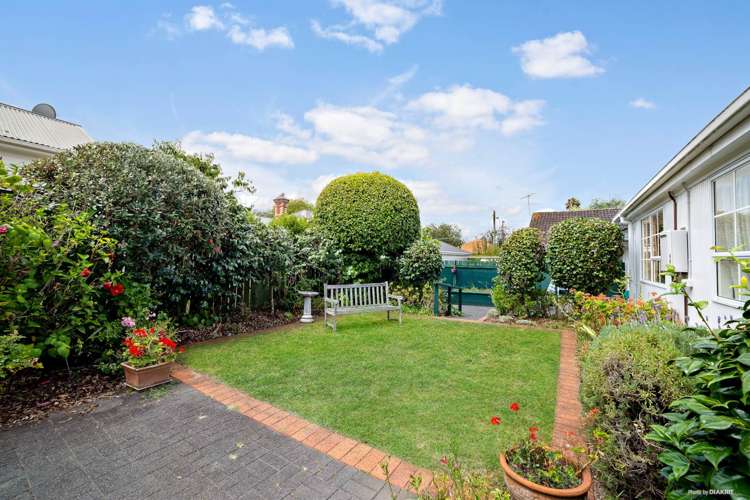 2/27 Vauxhall Road Devonport_9