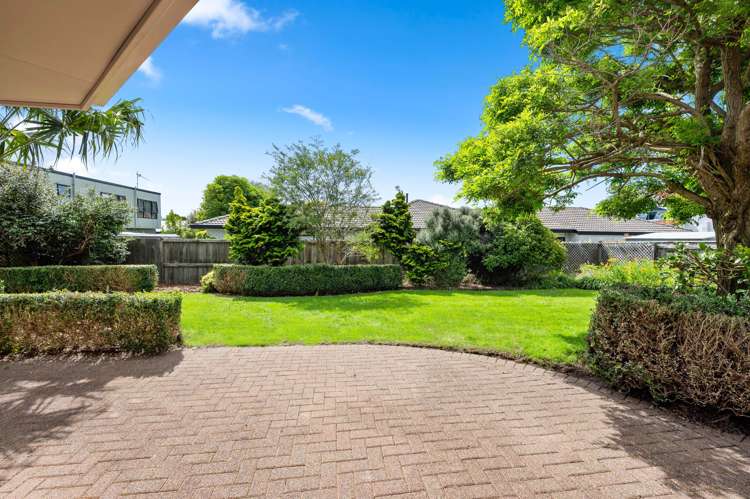 17 Lynwood Place Owhata_17