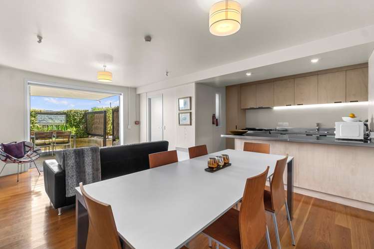88 Wallis Street Raglan_16
