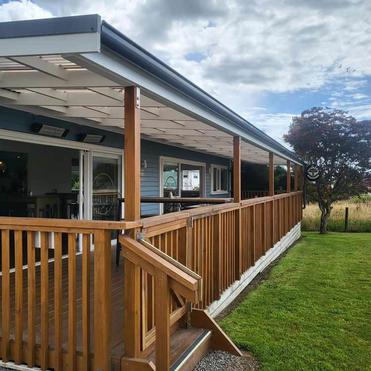 Betsey Jane Eatery & Bar Fox Glacier_10