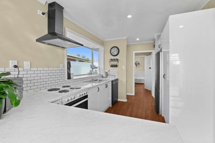 13 Kathleen Crescent Hornby_5